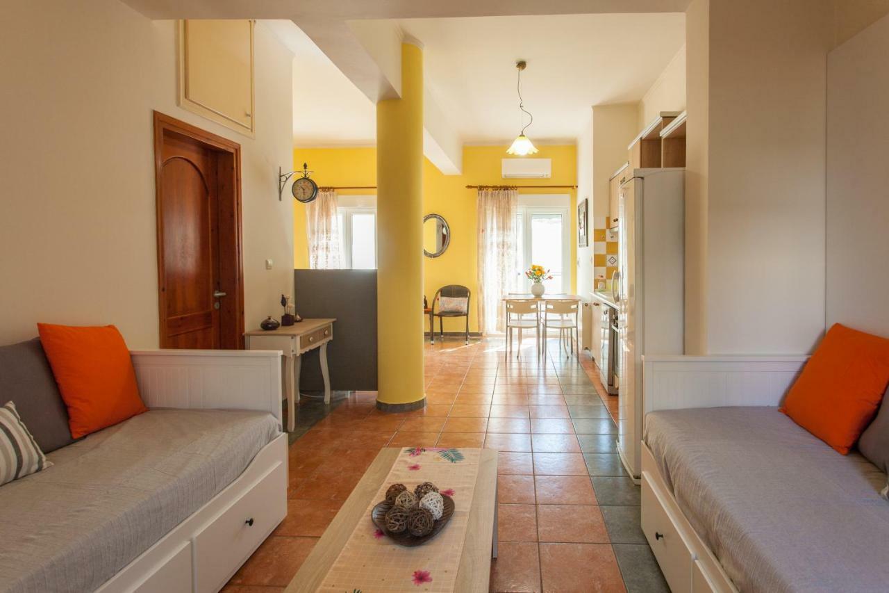 Evelia Apartment Galatás Esterno foto
