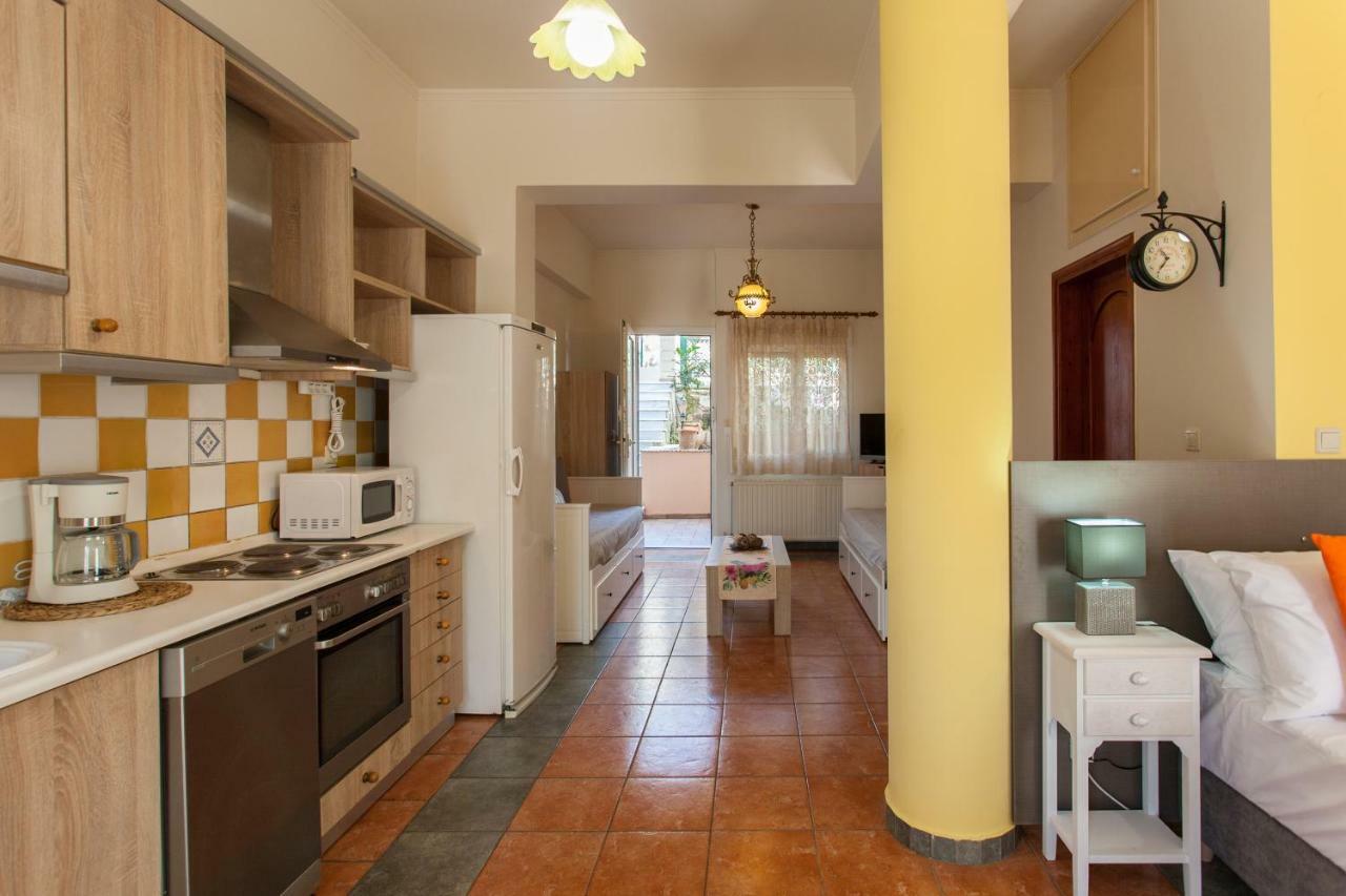 Evelia Apartment Galatás Esterno foto